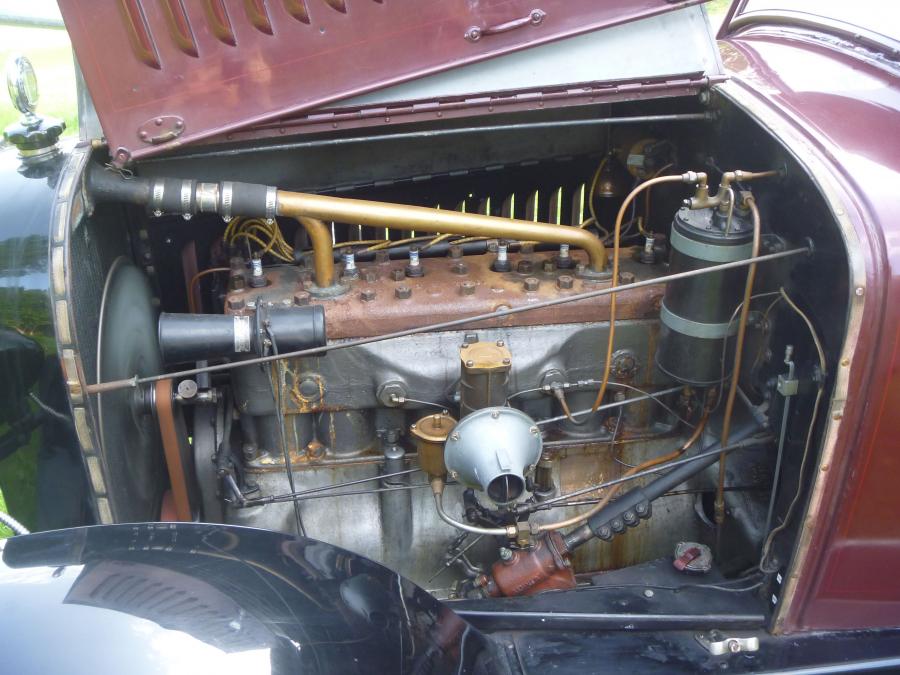 Моторный отсек Hudson Super Six Speedster 1921 года  (фото 10 из 15)